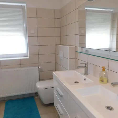 Yellow House Grabrovec Metlika Room photo