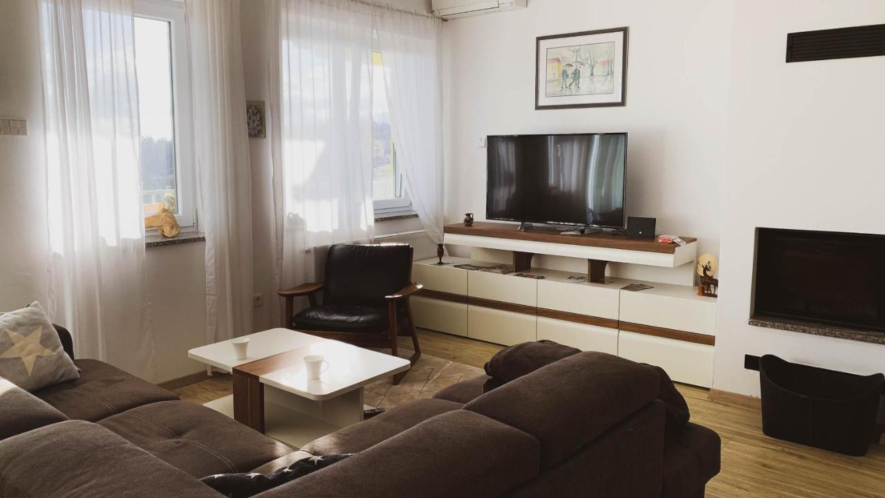 Apartment Yellow House Grabrovec Metlika