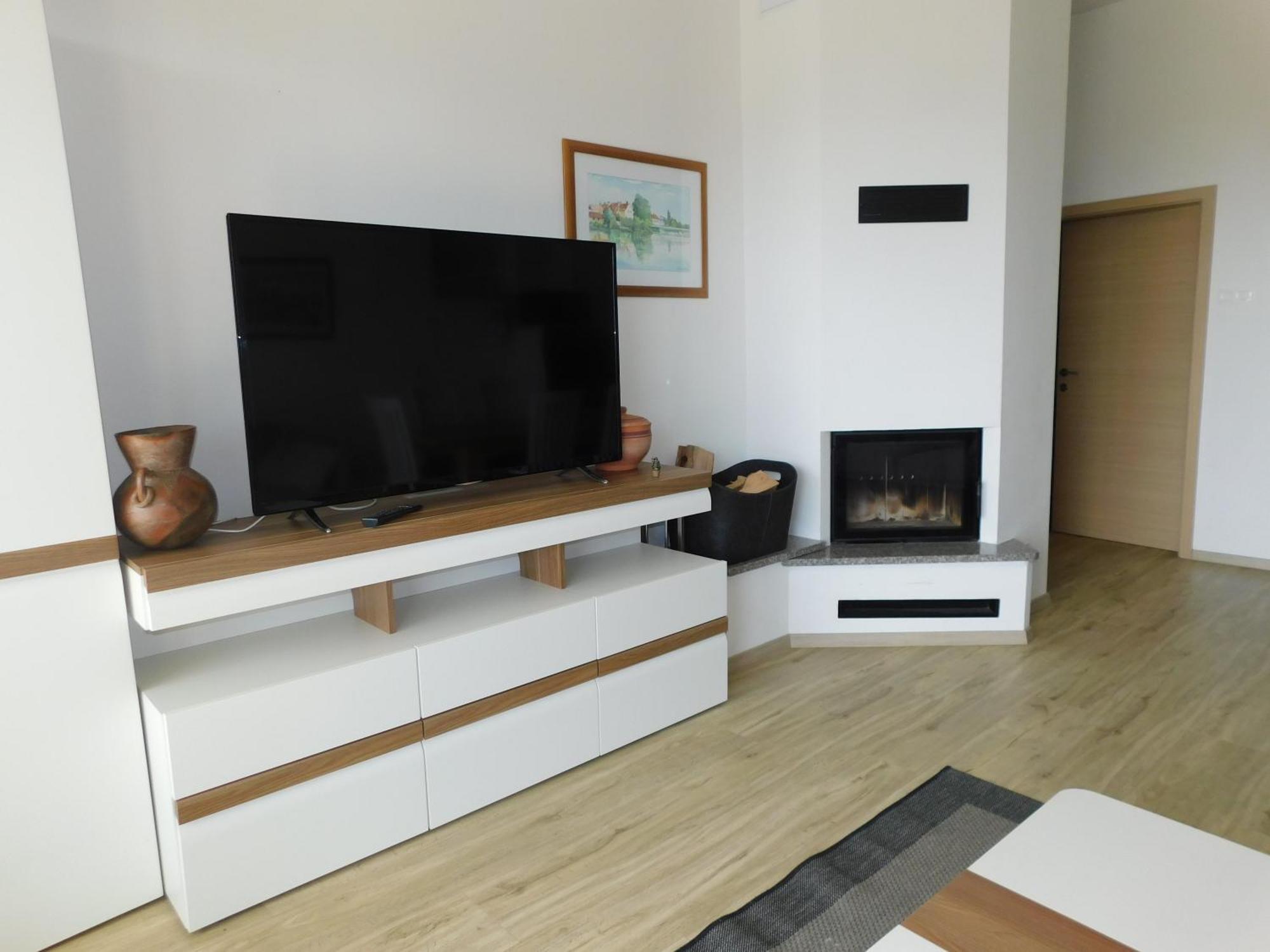 Yellow House Grabrovec Apartment Metlika