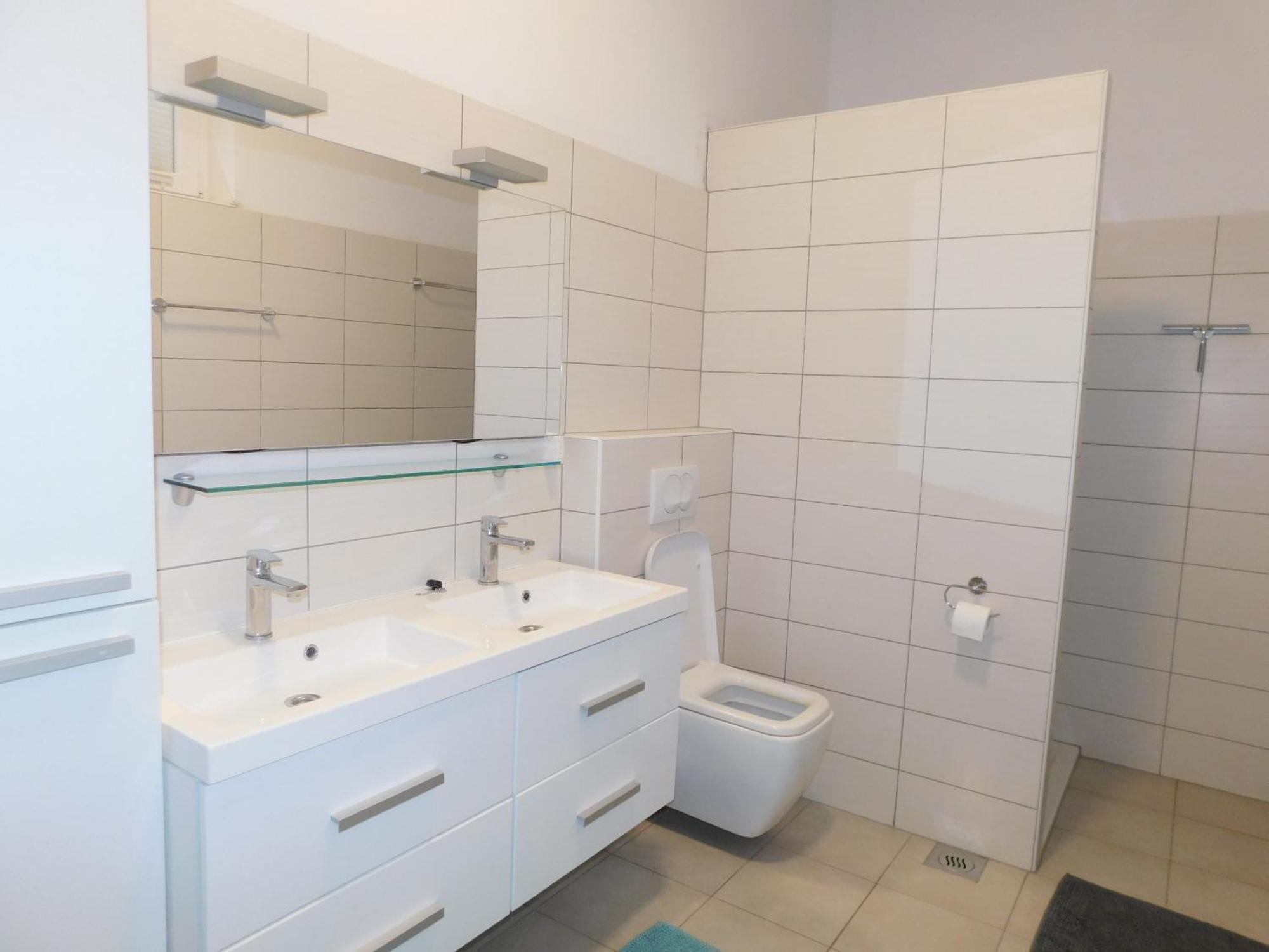 Yellow House Grabrovec Apartment Metlika